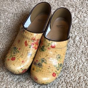 Dansko Professional Flower Shoes - SZ 38